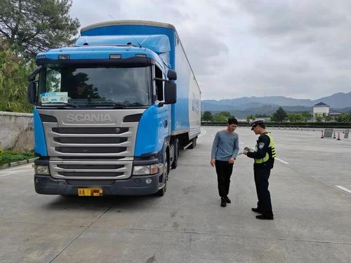 賀州交警“治防宣”三箭齊發，擰緊道路運輸“安全閥”守護“平安貨運”